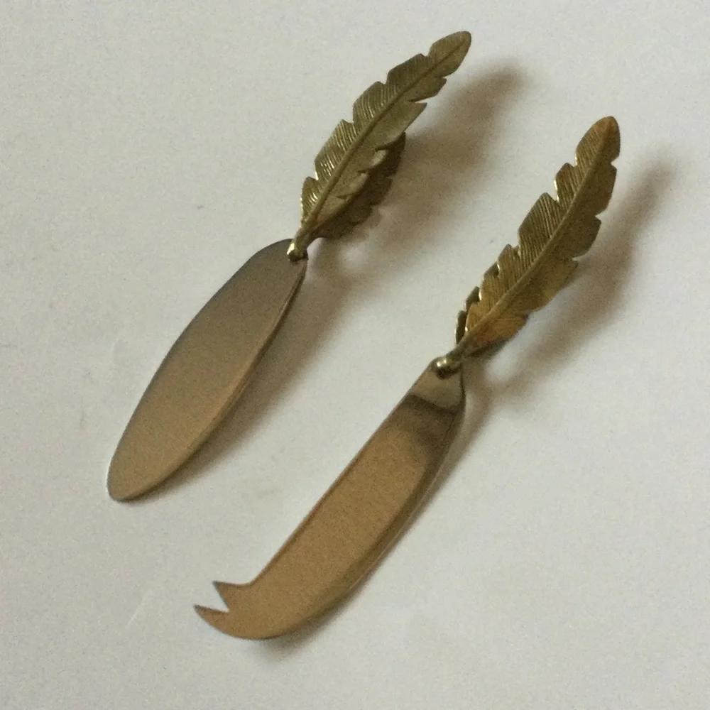 MICHAEL ARAM SET OF 2 FEATHER HANDLED CHEESE KNIVES NWT